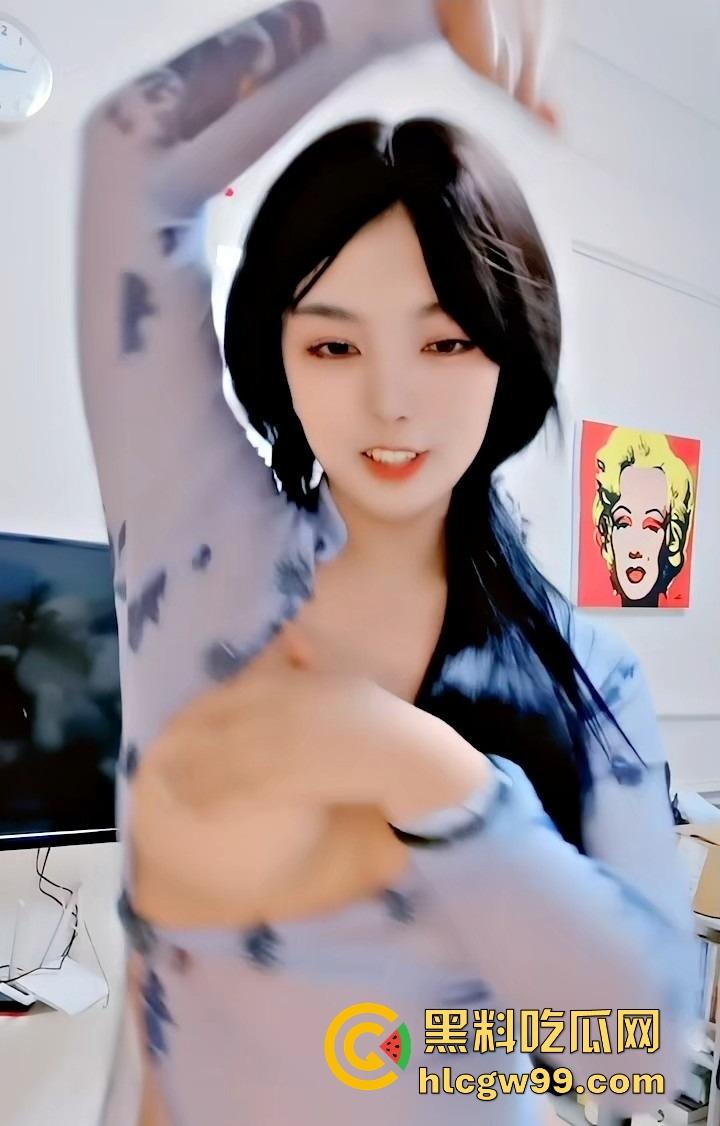 四川传媒大学小仙女【杨晓琳】化身青楼女子露点古风骚舞勾引大哥，舞蹈生再就业真他妈会玩！-16