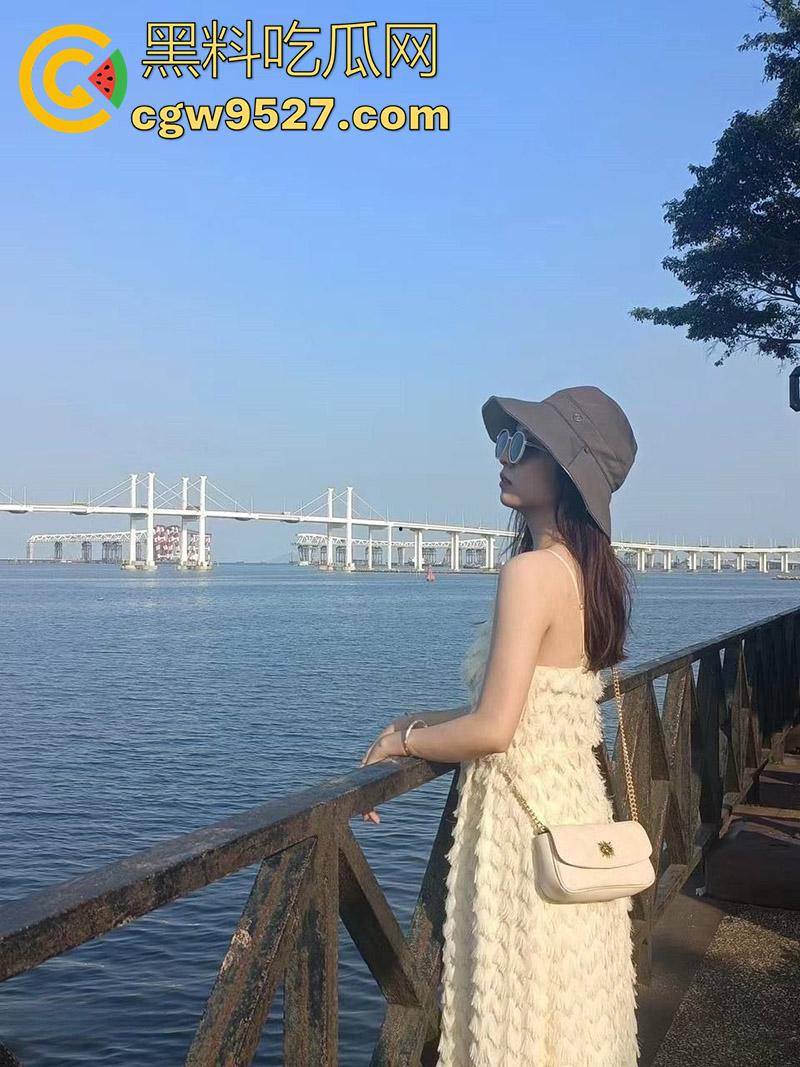 操别人老婆就是爽，极品少妇【刘彤】，身材性感风韵犹存，背着老公当富人母狗，约炮做爱视频曝光！-2