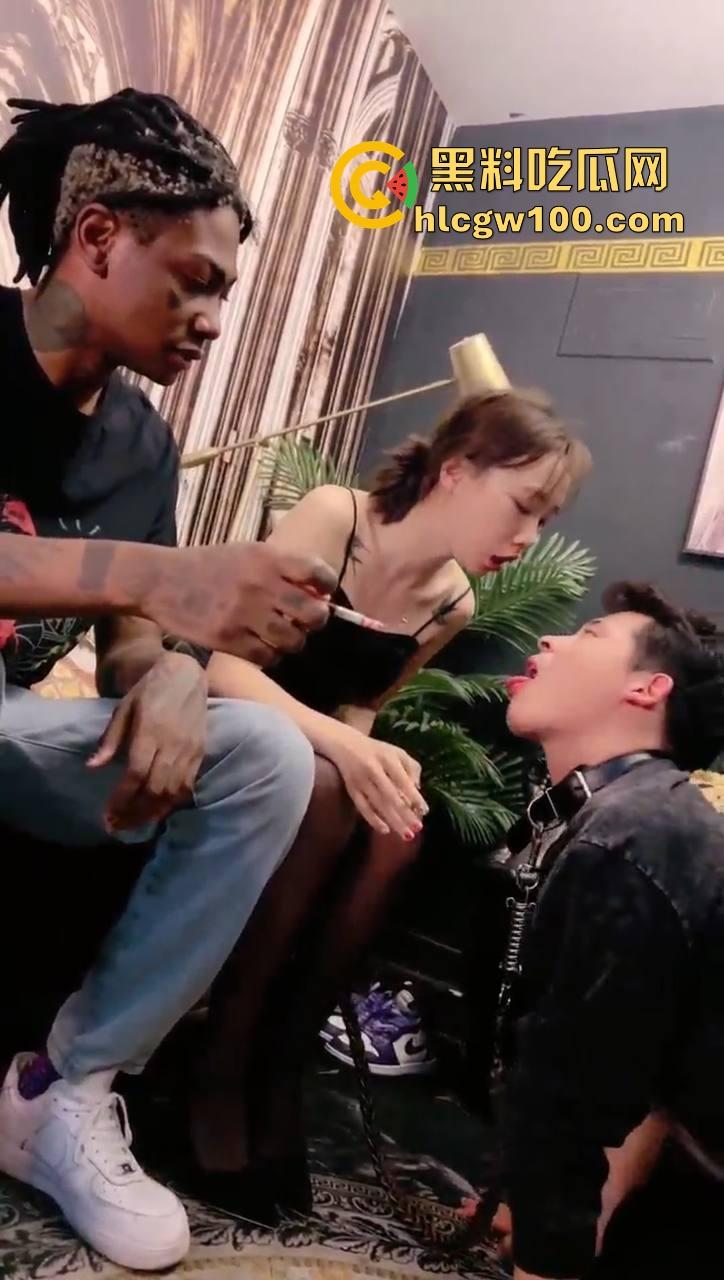 广州媚黑绿帽奴的重口癖好，吐口水吃口水还玩绿奴，哥们这是脑子坏了？这种操作艾滋都要谢谢你了！-5