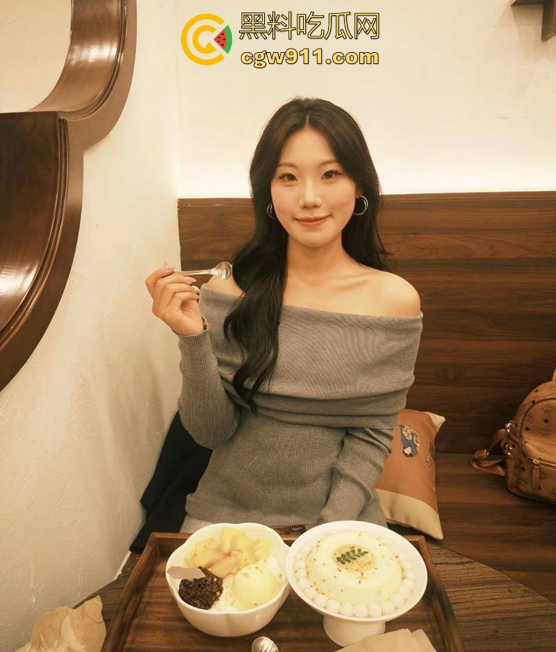 武汉师范大学【刘婷婷】与男友性爱视频流出，清纯学妹化身全自动榨精机，骑乘榨精露脸口爆，反差骚劲十足！-1