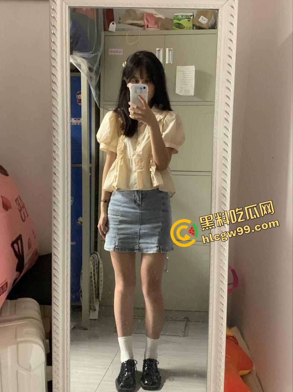 谈个骚母狗是种什么体验？潍坊工商职业反差骚货，袁芊宿舍内自拍骚逼还要P图供男友观赏！-5