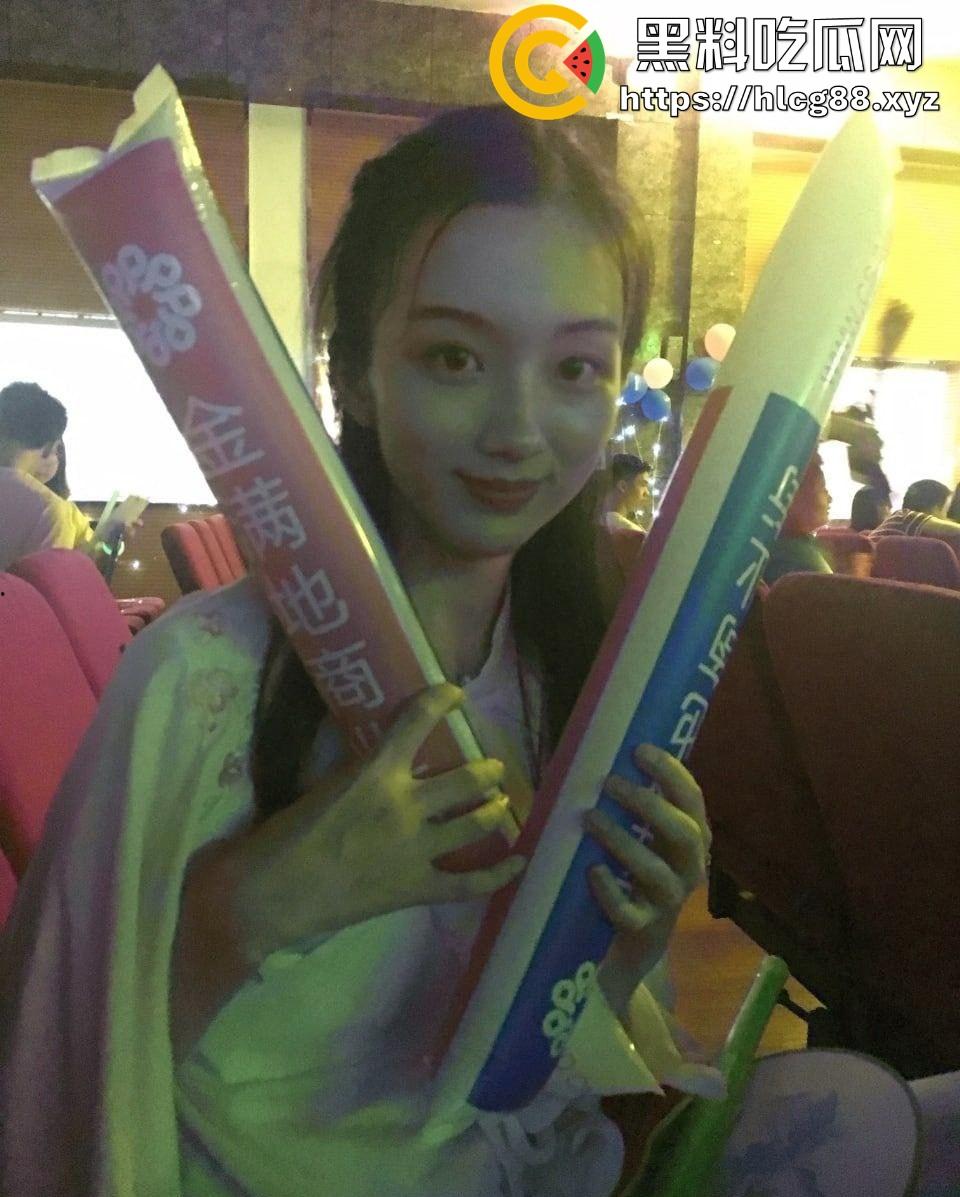 长沙开福区清纯少女【周薇苗】分手多年还忘不了她那Q弹大肉臀和馒头逼,骚货魅力真他妈大!-1