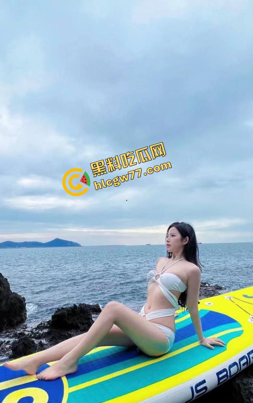 江西女大学生莫小宁装得清纯，背地里被调教成舔鸡巴母狗！一边被后入爆操一边浪叫夹鸡巴！-4