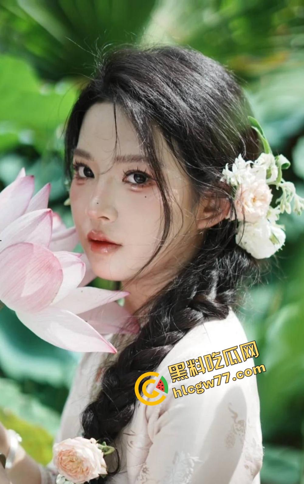 江西女大学生莫小宁装得清纯，背地里被调教成舔鸡巴母狗！一边被后入爆操一边浪叫夹鸡巴！-5