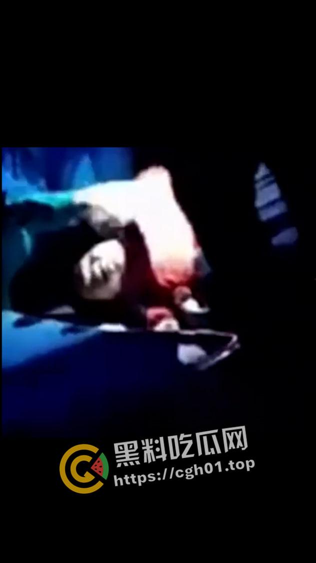 河南驻马店西平四中学生杀完拖堂老师后跳楼自杀 吃瓜现场直达-1