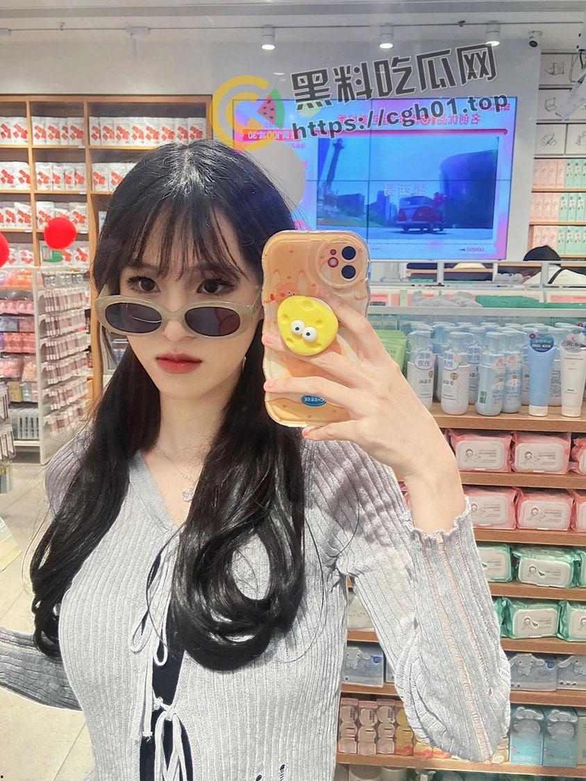 小仙女之光！杭州混圈媚黑婊勾搭上尼哥 朋友圈疯狂炫耀 抠逼视频被尼哥流出-2