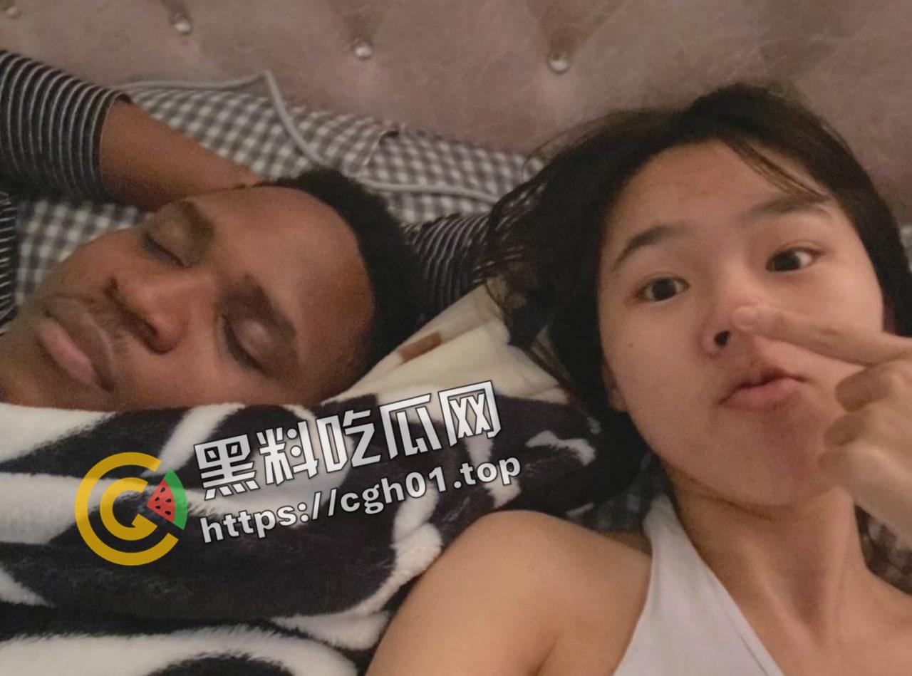小仙女之光！杭州混圈媚黑婊勾搭上尼哥 朋友圈疯狂炫耀 抠逼视频被尼哥流出-5