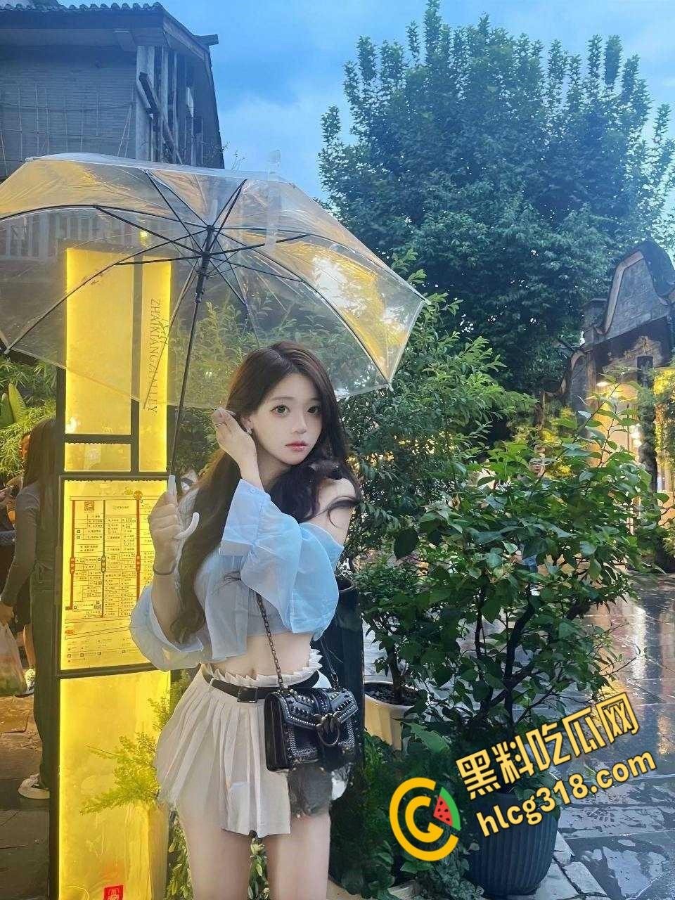 广州华商学院学生妹【欧阳瑾】，富二代的床上玩物，出国旅游勾搭黑人，小骚逼还得要大屌才能满足 !-3