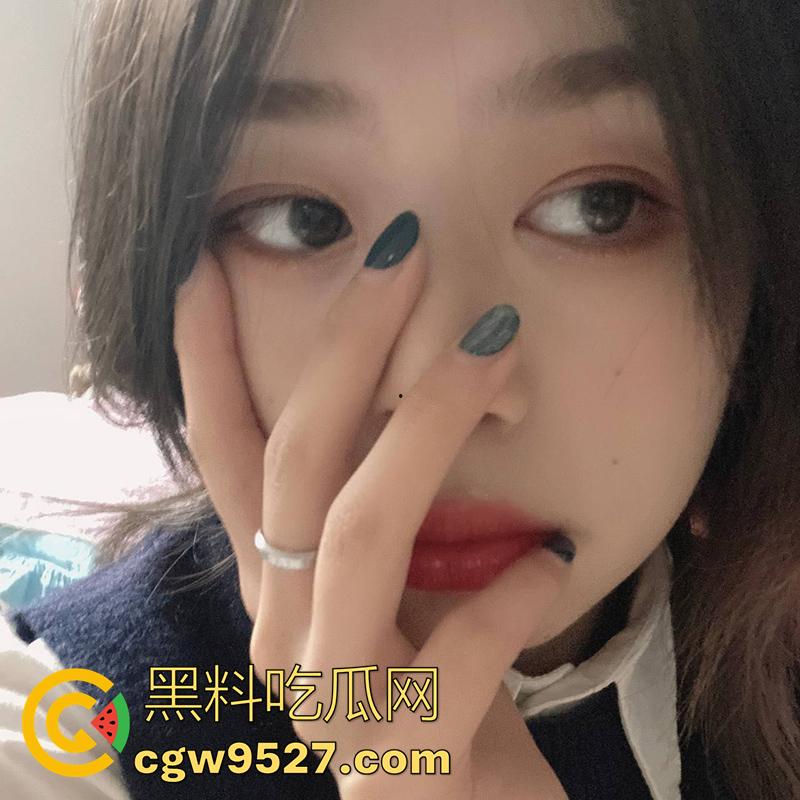 贵州最骚酒店前台【夏媛轩】，学生时期和继父通奸，还和男友兄弟一起3p，和领导同事1v7群p，太刺激了！-3