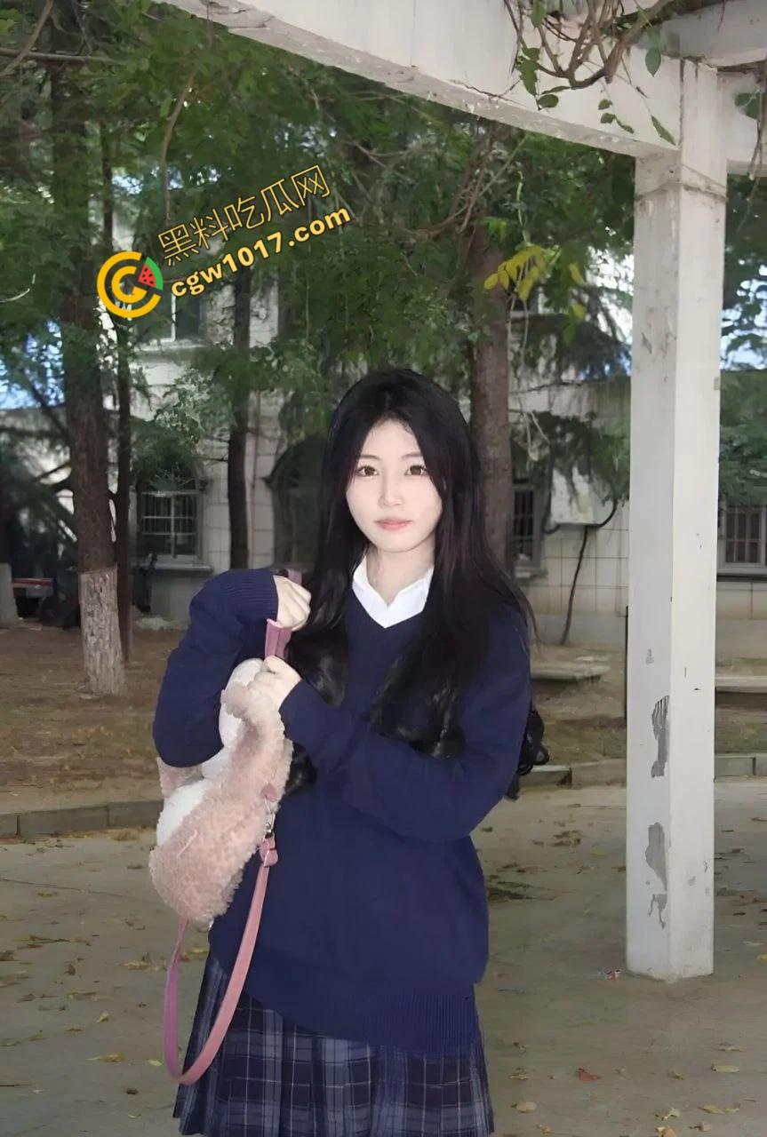 福建大学大一学妹【李梓涵】，清纯外表下藏淫荡欲望，裸聊勾引到酒店操逼，激情7次，叫声震酒店，渣男曝光视频全校疯传-1