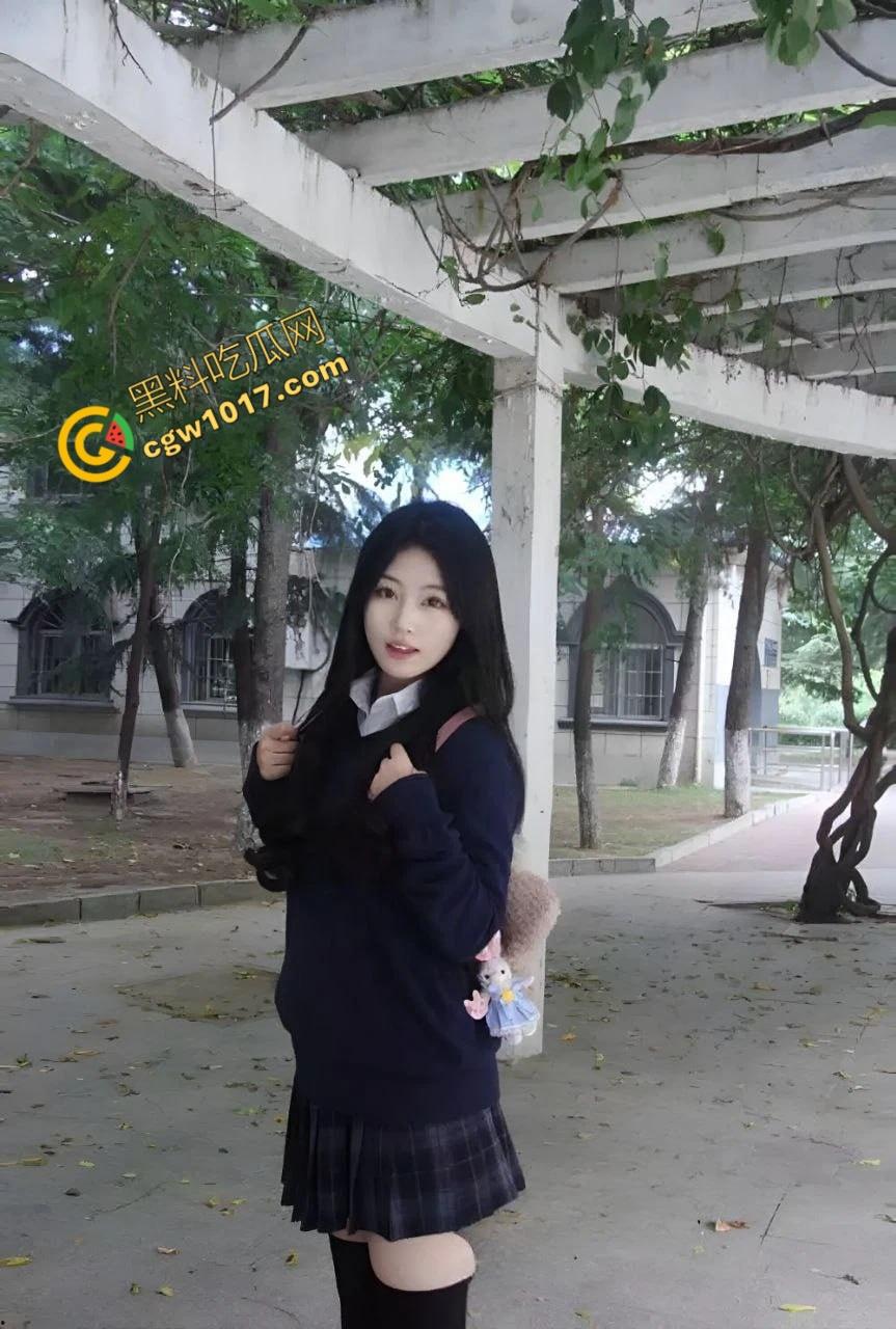 福建大学大一学妹【李梓涵】，清纯外表下藏淫荡欲望，裸聊勾引到酒店操逼，激情7次，叫声震酒店，渣男曝光视频全校疯传-2