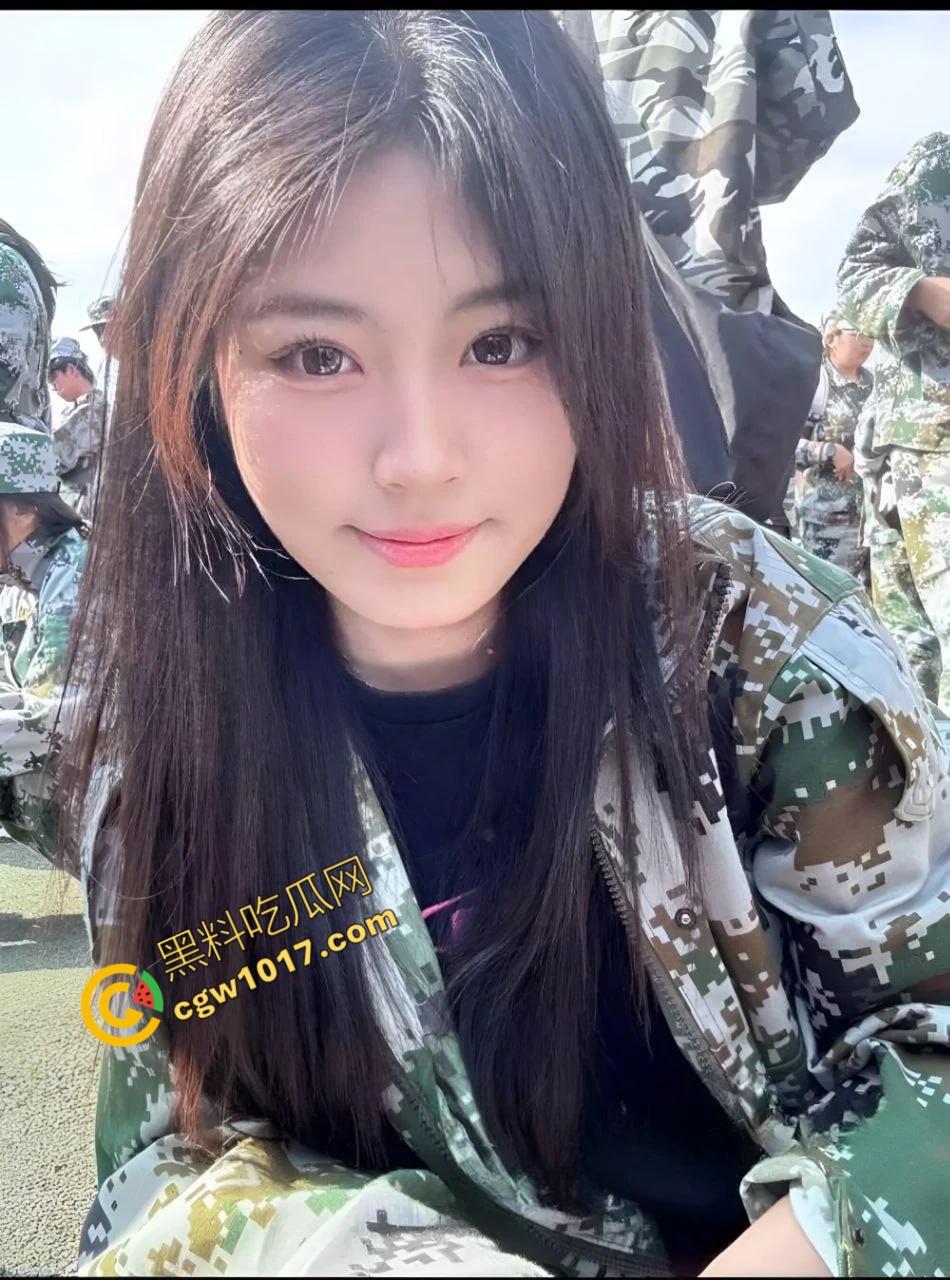 福建大学大一学妹【李梓涵】，清纯外表下藏淫荡欲望，裸聊勾引到酒店操逼，激情7次，叫声震酒店，渣男曝光视频全校疯传-9