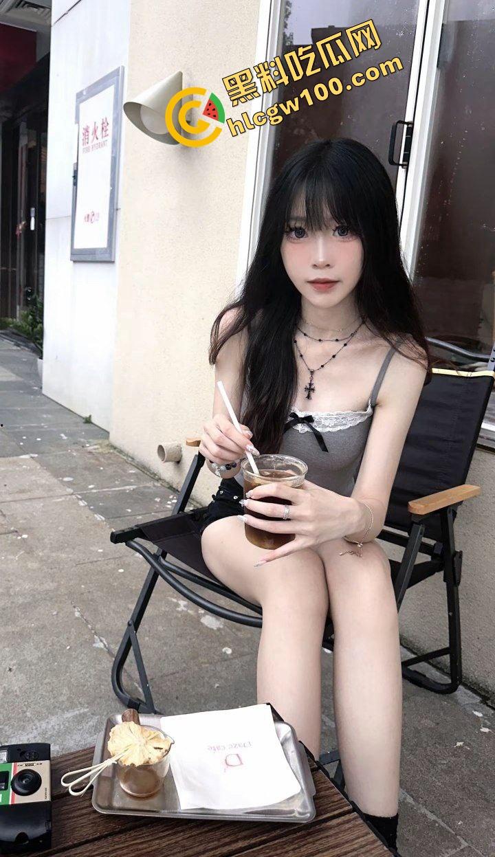 广东广州兼职大学生反差骚鸡『陈莹』缺钱约炮校外土豪大哥 穿JK酒店开房后入爆操骚逼射奶！原创独家流出！-1