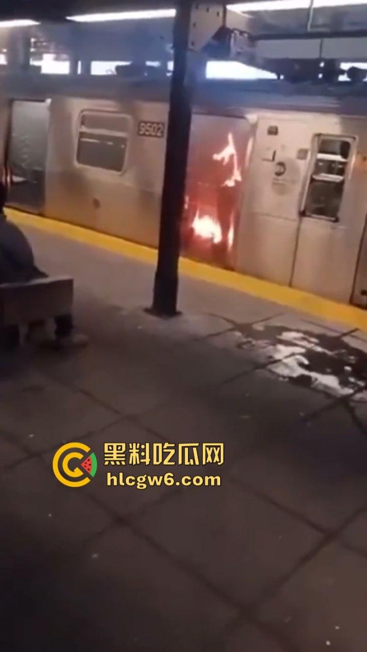 2024最强纽约笑话！纽约州长凯茜·霍楚尔前脚夸赞自己让纽约地铁更安全 后脚流浪汉在地铁纵火烧死一女子！-4