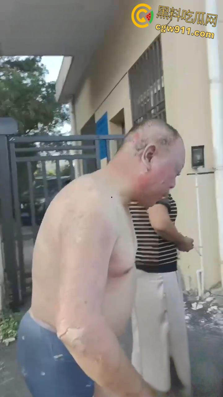 长兴和平大川化工厂爆炸现场,厂区被炸得稀烂,浓烟滚滚碎片乱飞,附近房屋天花板都炸飞了!-6