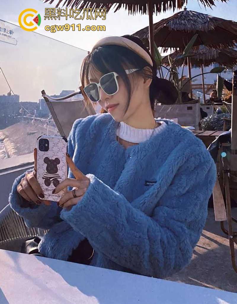 山东清纯萝莉【陆颖】情趣装做爱流出，被包养成淫荡性宠，可爱萝莉戴狗链穿情趣皮裙，花式爆操太尼玛得劲了！-1