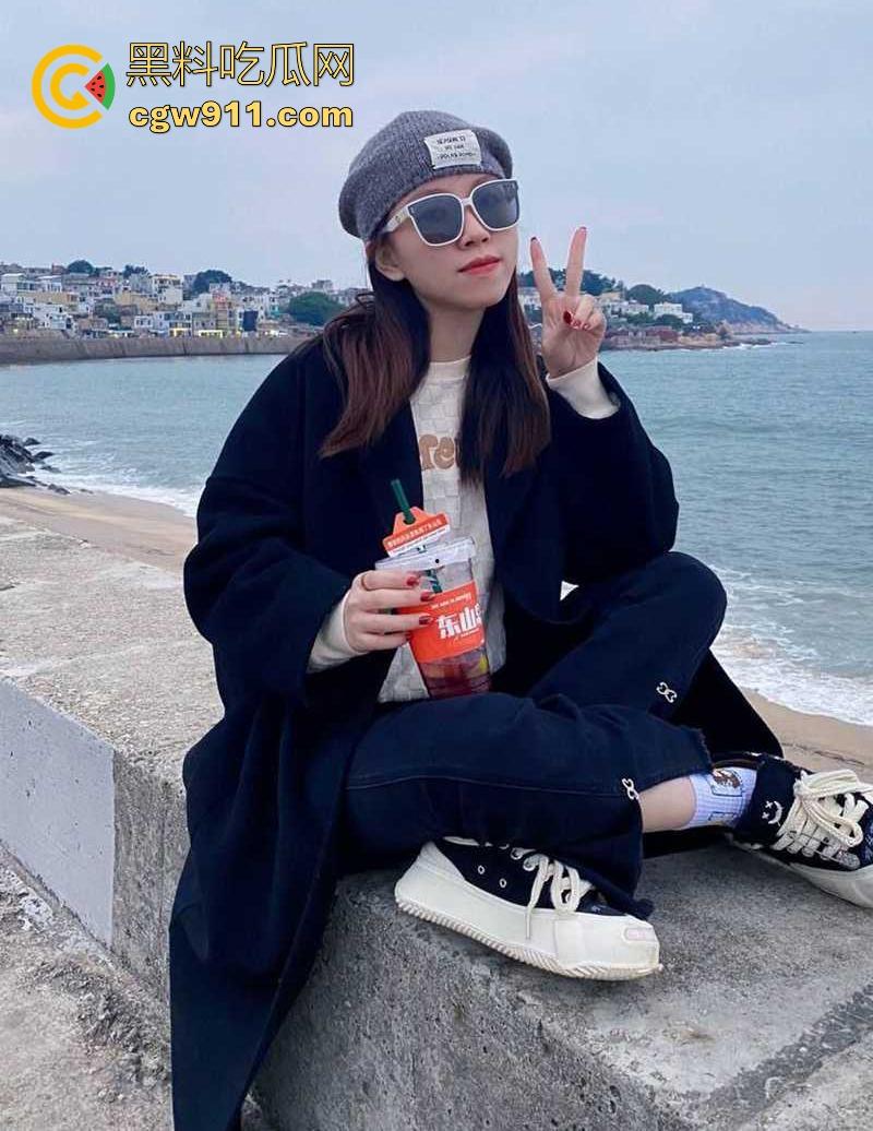 山东清纯萝莉【陆颖】情趣装做爱流出，被包养成淫荡性宠，可爱萝莉戴狗链穿情趣皮裙，花式爆操太尼玛得劲了！-2