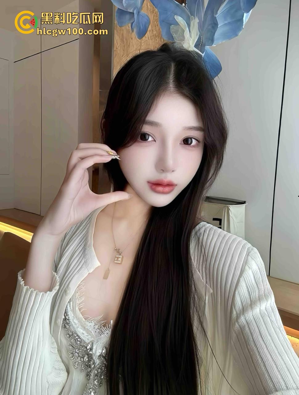 北京大哥路边发情当街怼,强按小姐姐头直接开搞,深喉怼到干呕,小姐姐手不知道该放哪,围观路人直看懵逼!-1