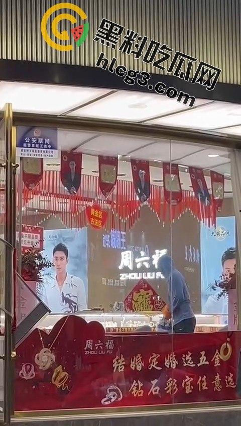 山东青岛周六福金店惊险抢劫案！十分钟内特警到场，这年头还有人敢动金店？-7