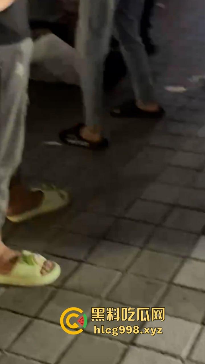 海南订台小哥侯小黑当街被杀视频曝光 平台账号被销 消息封锁 这是得罪啥人了么？-3