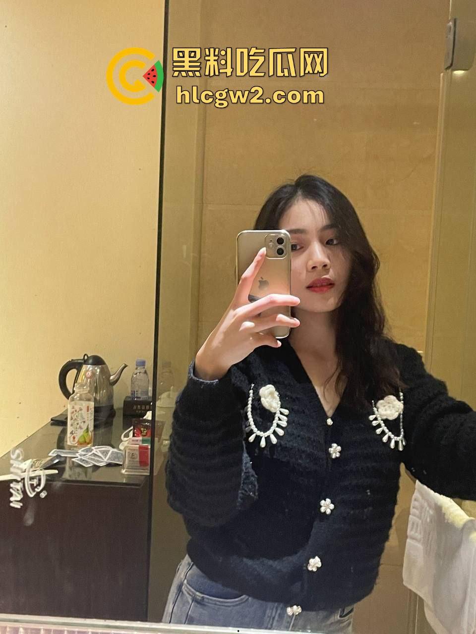 男人都爱女友沉浸式口交的样子原因揭秘 双手握奶 后位猛插啪啪作响 第一视角摇动大灯让人顶到爆！-6