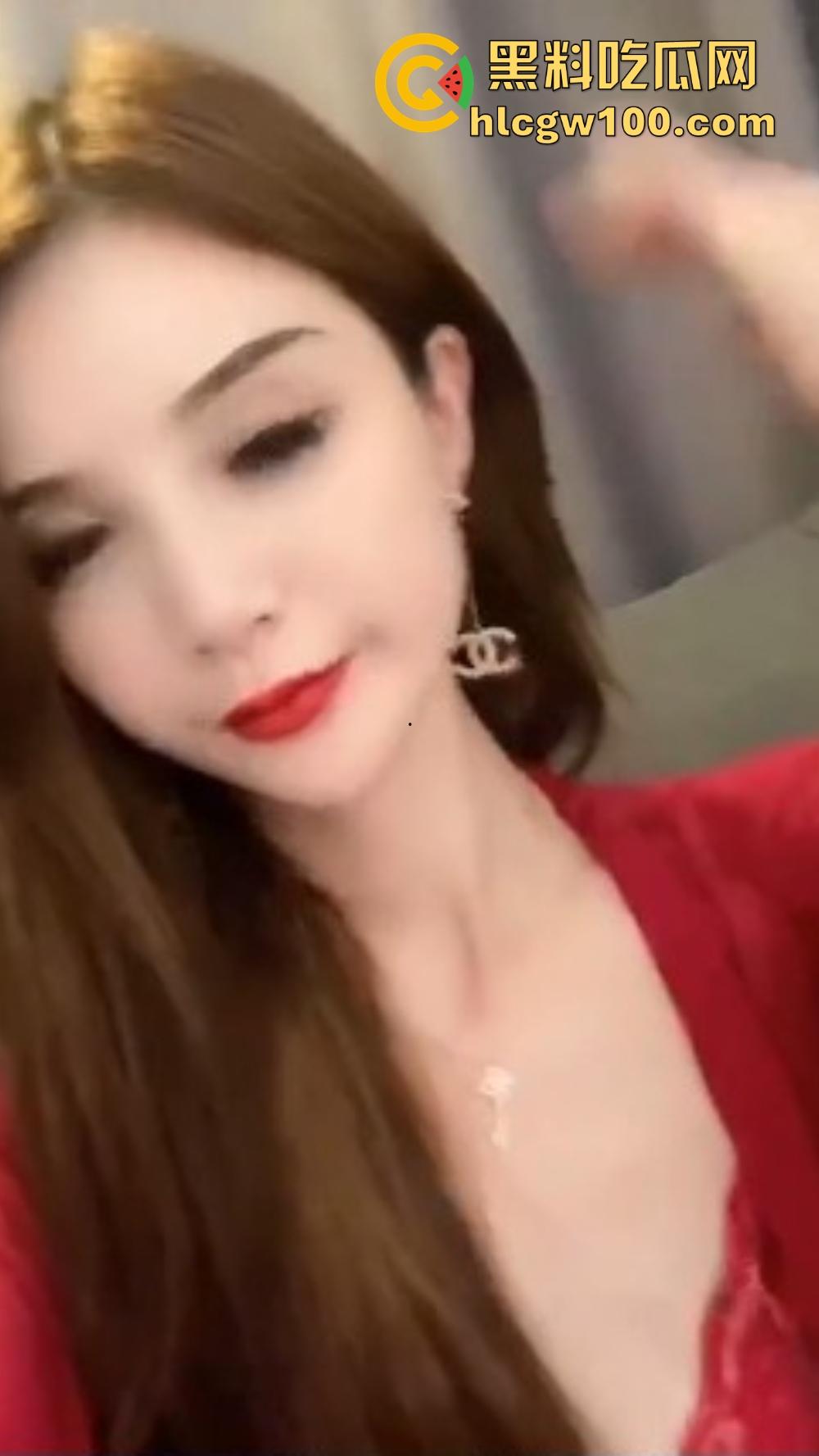 抖音高颜值反差婊【小蔡】翻车，金主十个嘉年华砸下私人定制黑丝抠逼视频，约到手后一顿猛操，直接变打桩机专属！-3