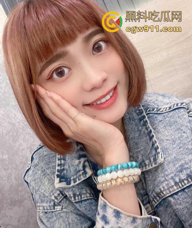 长沙大眼短发妹【李芷琳】淫乱生活曝光，3p做爱调教，道具自慰深喉舔屌，妥妥的反差骚逼！-3