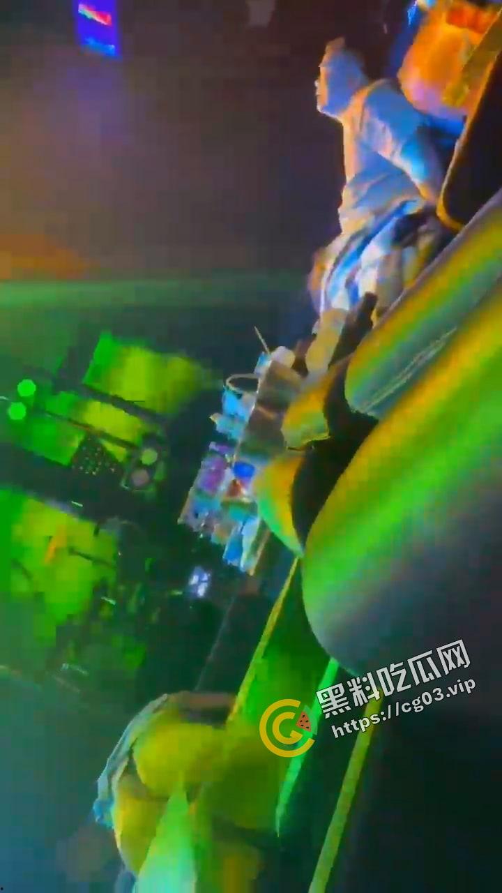 河南滑县 故里音乐餐厅 一对男女在大厅当众口交 不雅事件-7