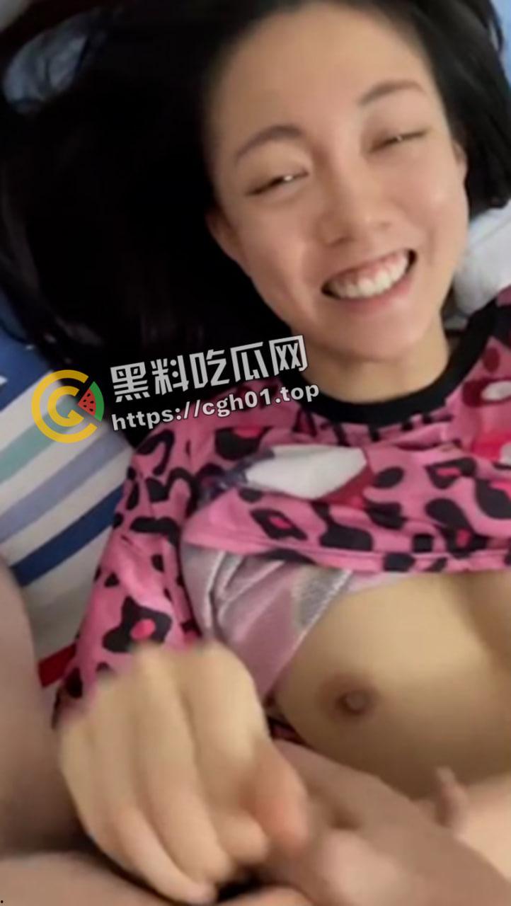 广西南宁反差少妇 被绿帽奴老公怂恿约单男 堕落成公交车 奶头都被吸黑了-8