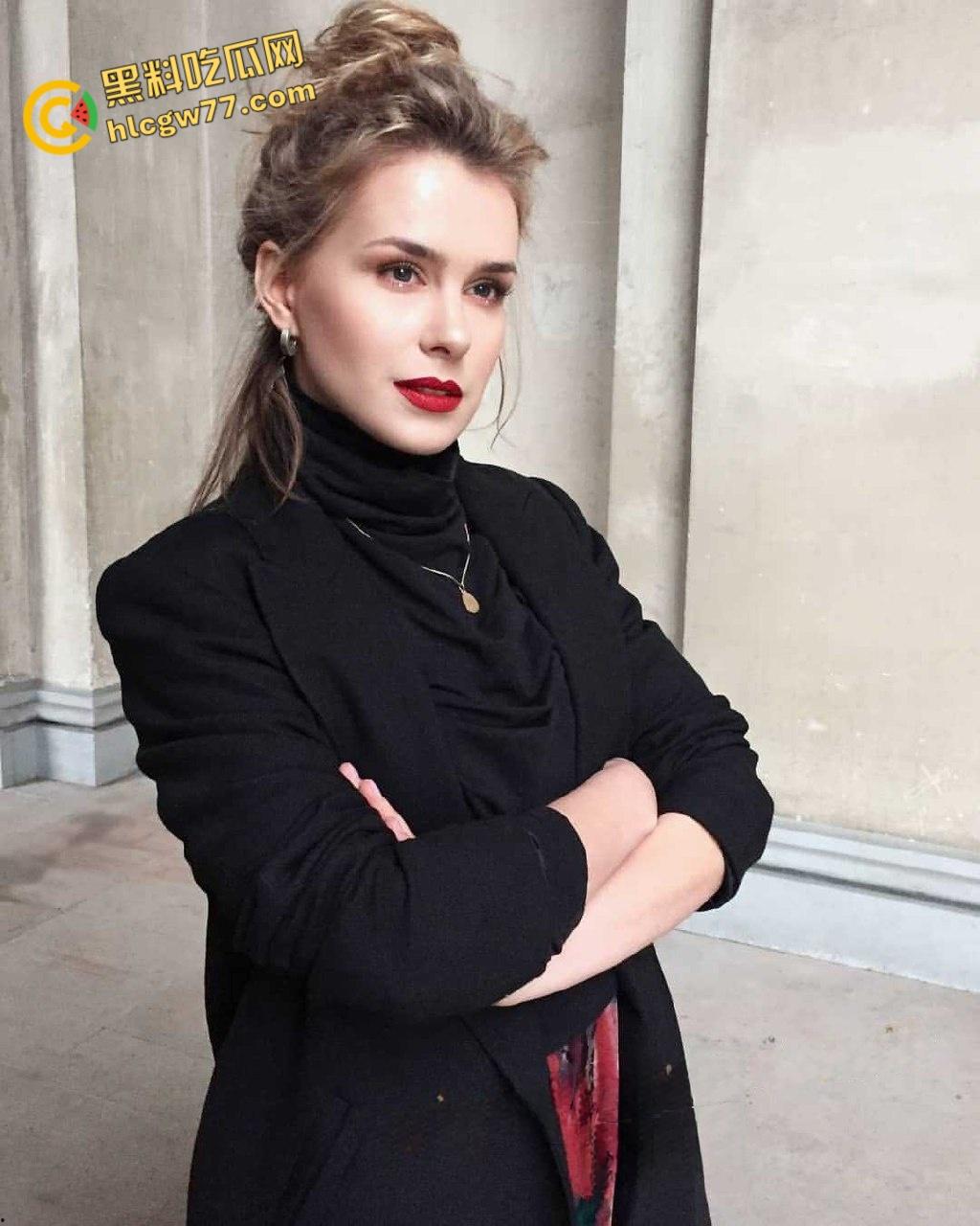 俄罗斯女神【迈克尔·莫罗内】大胆全裸露点床戏，那些为艺术献身的女明星！-2