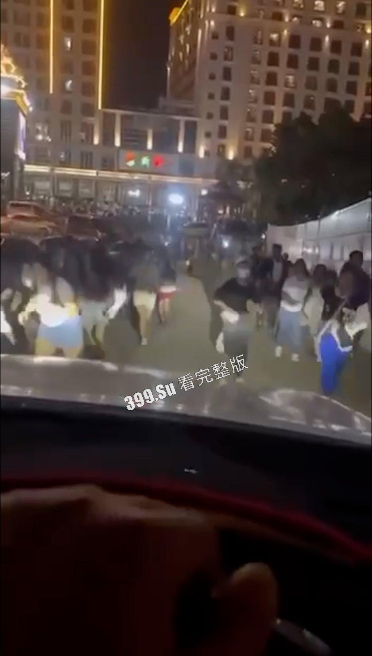 缅甸 果敢老街 真人吃鸡 当街枪战 传闻是白家和魏家-12