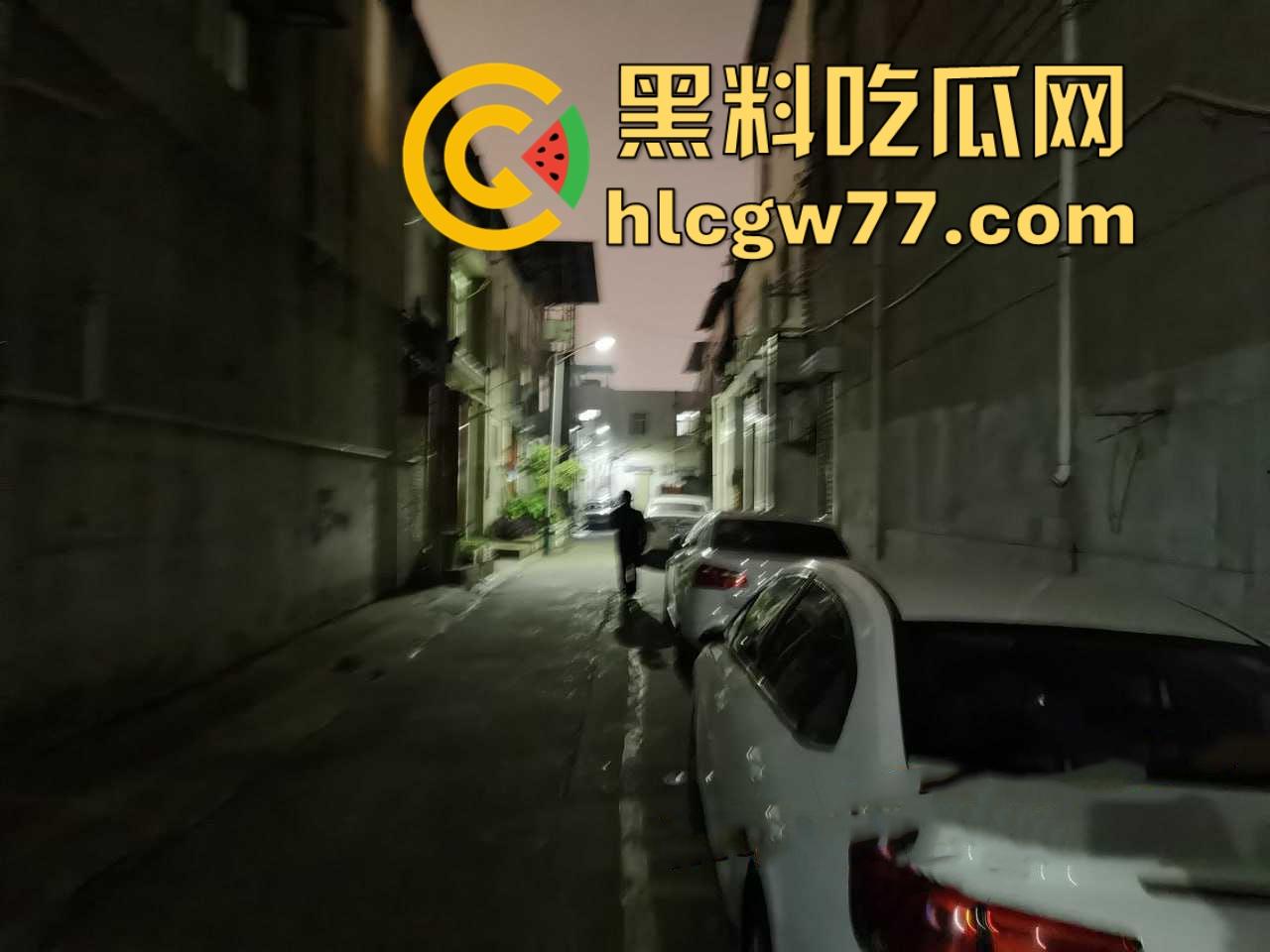 踏马是个人才啊，拿鱼换炮！两个钓鱼佬拿钓的鱼去找街边快餐店换炮，还真被他换到了！-6