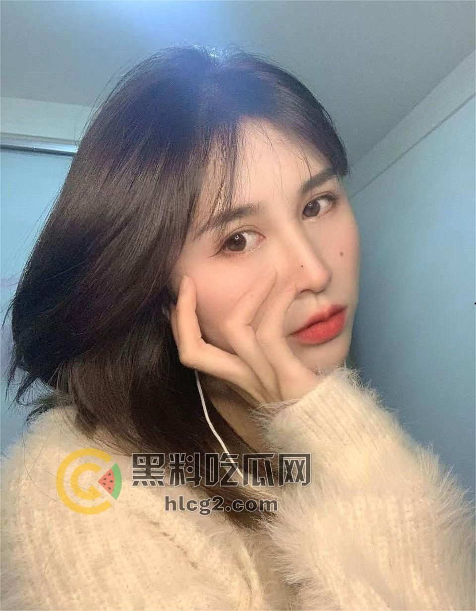 瓜友投稿：极品人妻「李晓玲」长年出差丈夫不在家，淫荡炮友分享让人咋舌-1