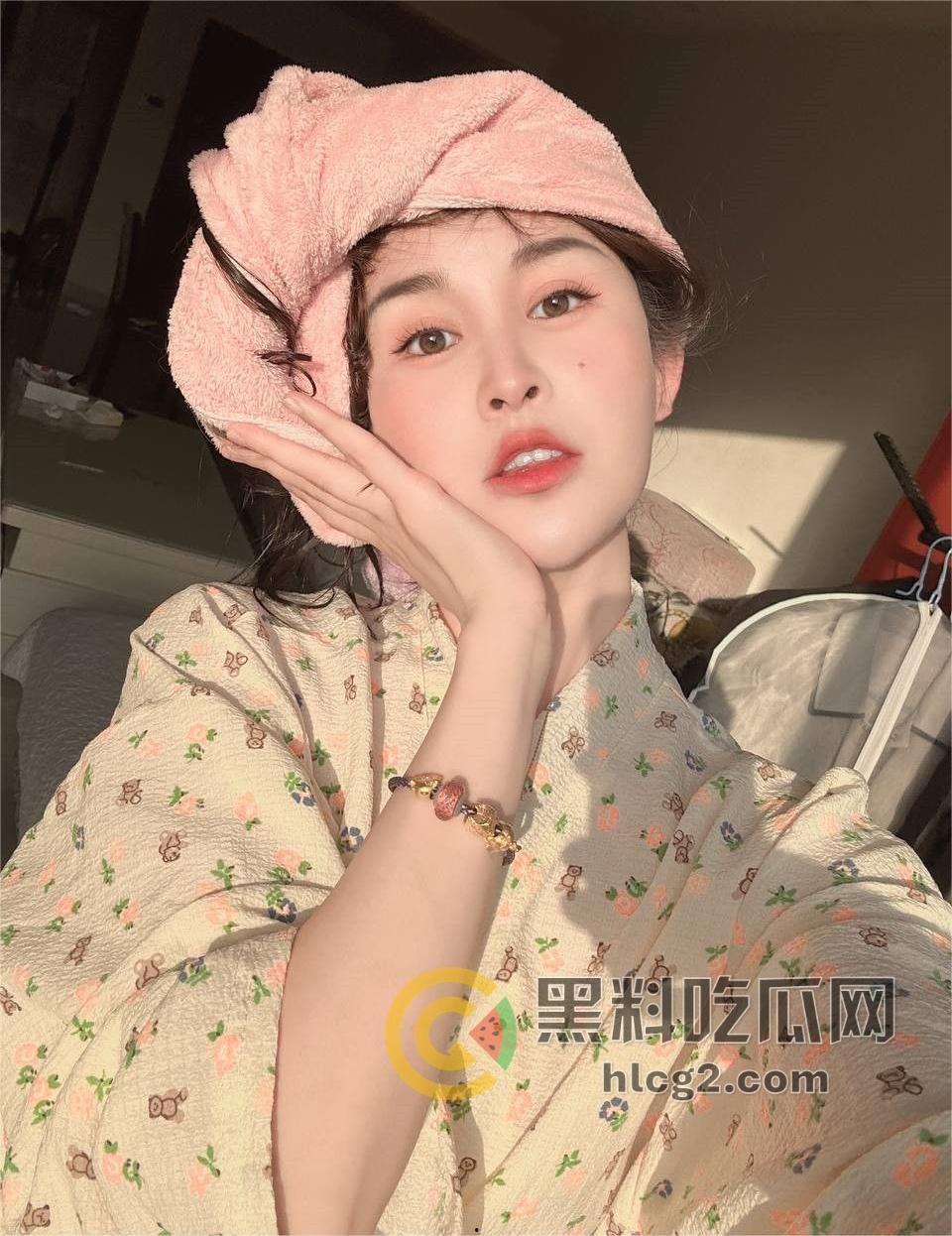 瓜友投稿：极品人妻「李晓玲」长年出差丈夫不在家，淫荡炮友分享让人咋舌-10