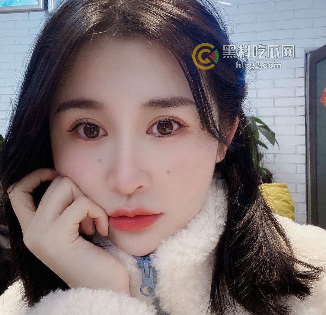 瓜友投稿：极品人妻「李晓玲」长年出差丈夫不在家，淫荡炮友分享让人咋舌-17