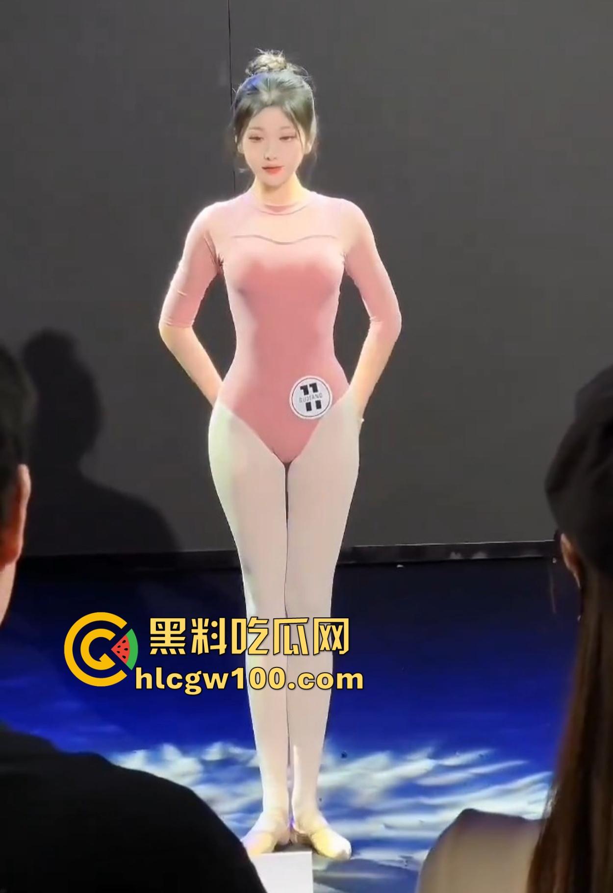 舞蹈生谁不想谈？大长腿翘屁股柔韧性炸裂，又能劈叉又能下腰，这身柔韧性谁上谁知道，所以到底都被谁拿下了？-7