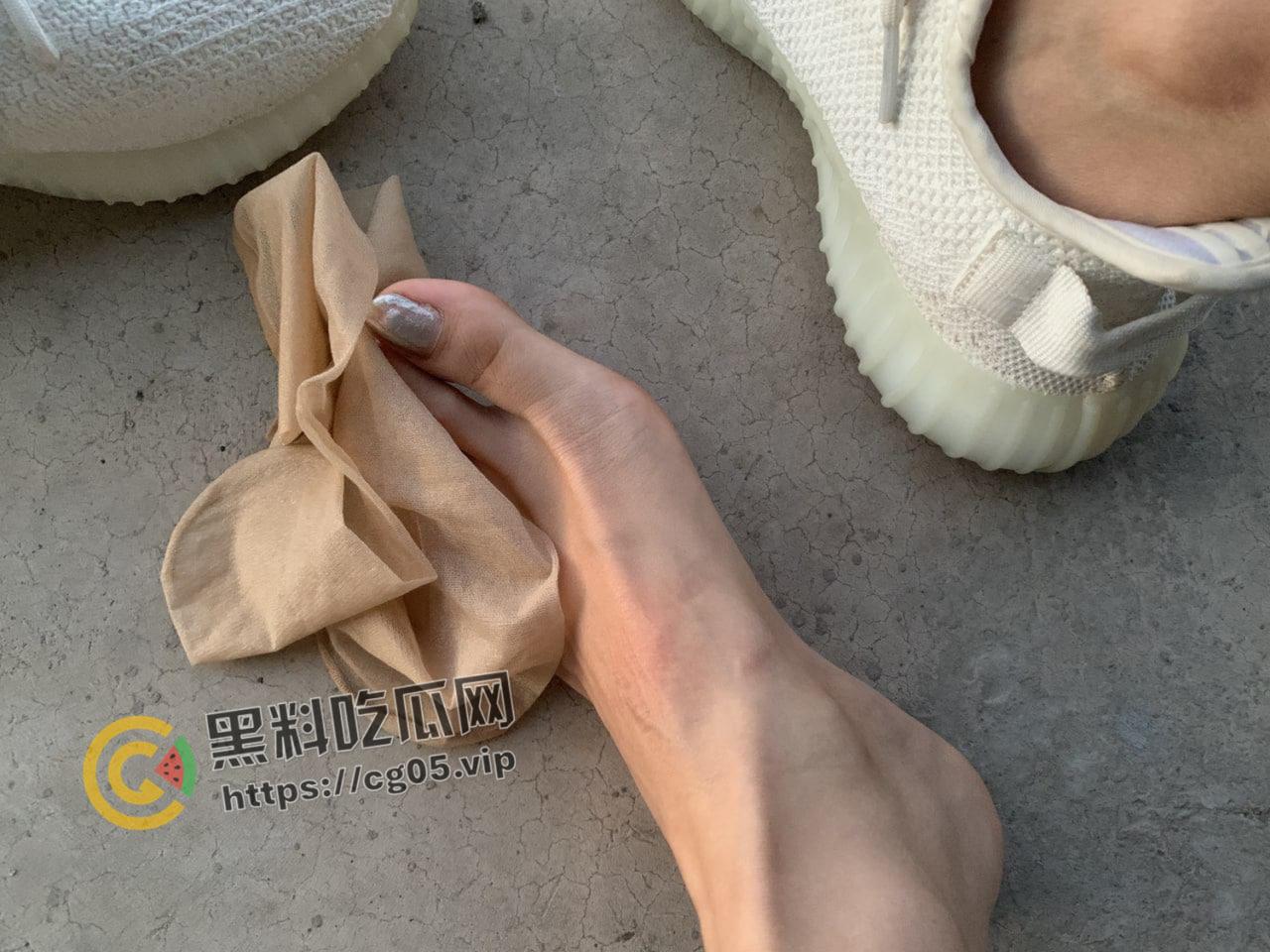 b站7w粉up主【奥特慢快一点吧】 玉足博主付费流出  丝足挑动心弦 玉乳春心荡漾-9