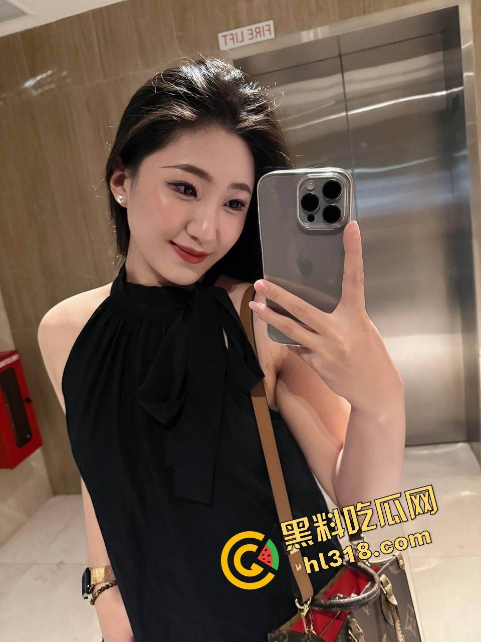 海角大神分享会喷水的亲姐姐，酒吧里爆操醉酒姐姐，酒劲上头让她喝尿，最后带回酒店肛射睡奸！-5