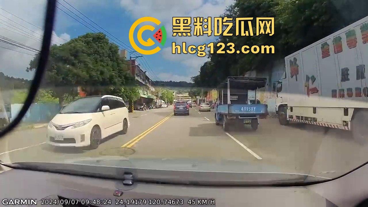 台湾便衣警察摩托车别停货车，上演街头惊险抓捕在逃犯！-11
