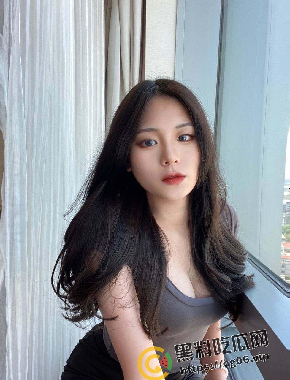 我的巨乳风骚班长！西南大学女大学生班长【严丽丽】 冷酷班长 风骚母狗 无缝切换 胸都要被捏爆啦-2