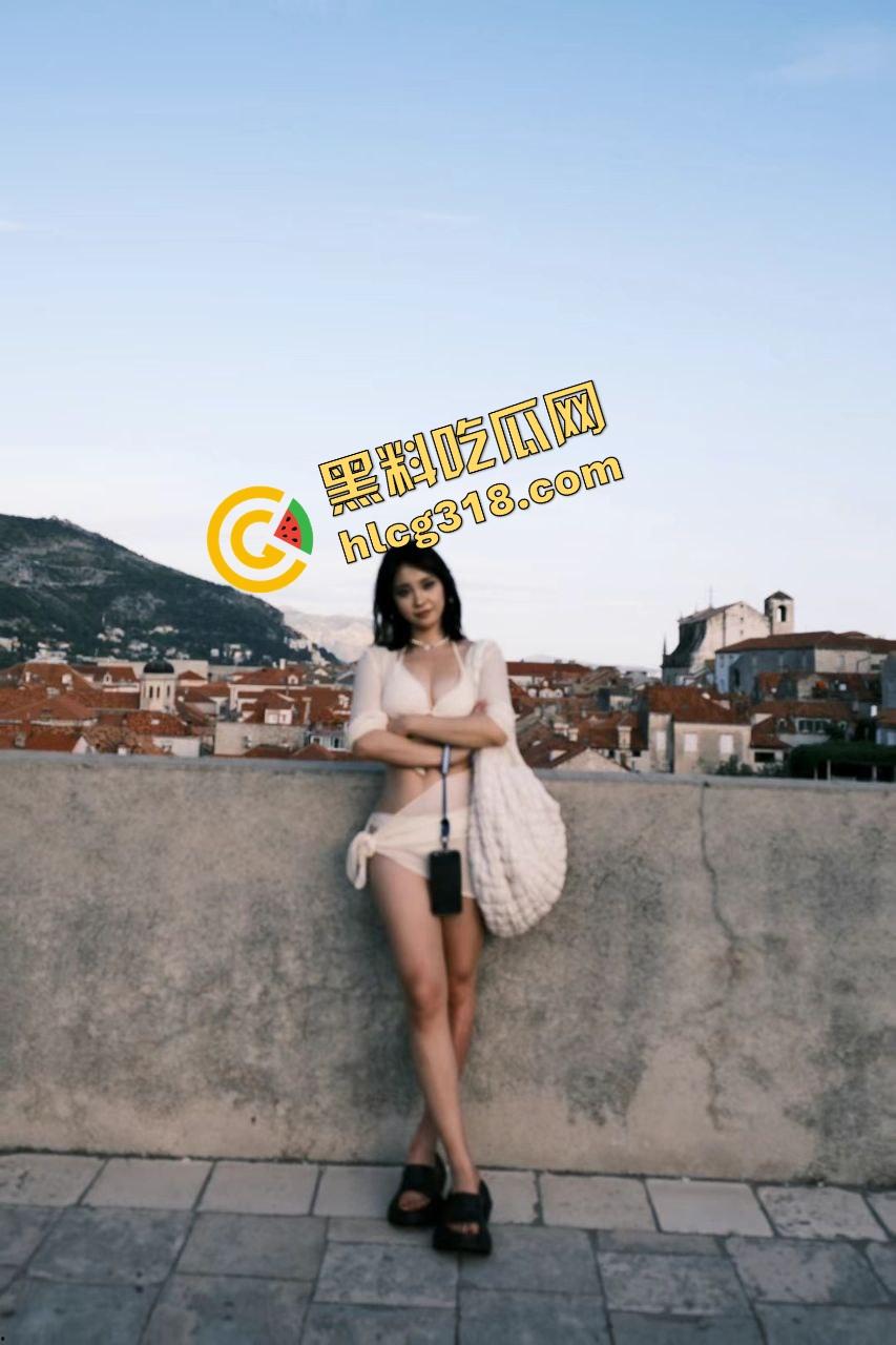 山西太原小骚货为完成主人任务大胆车内全裸露出，邀请路人大爷摸摸看B，大爷不犹豫直接上手！-2