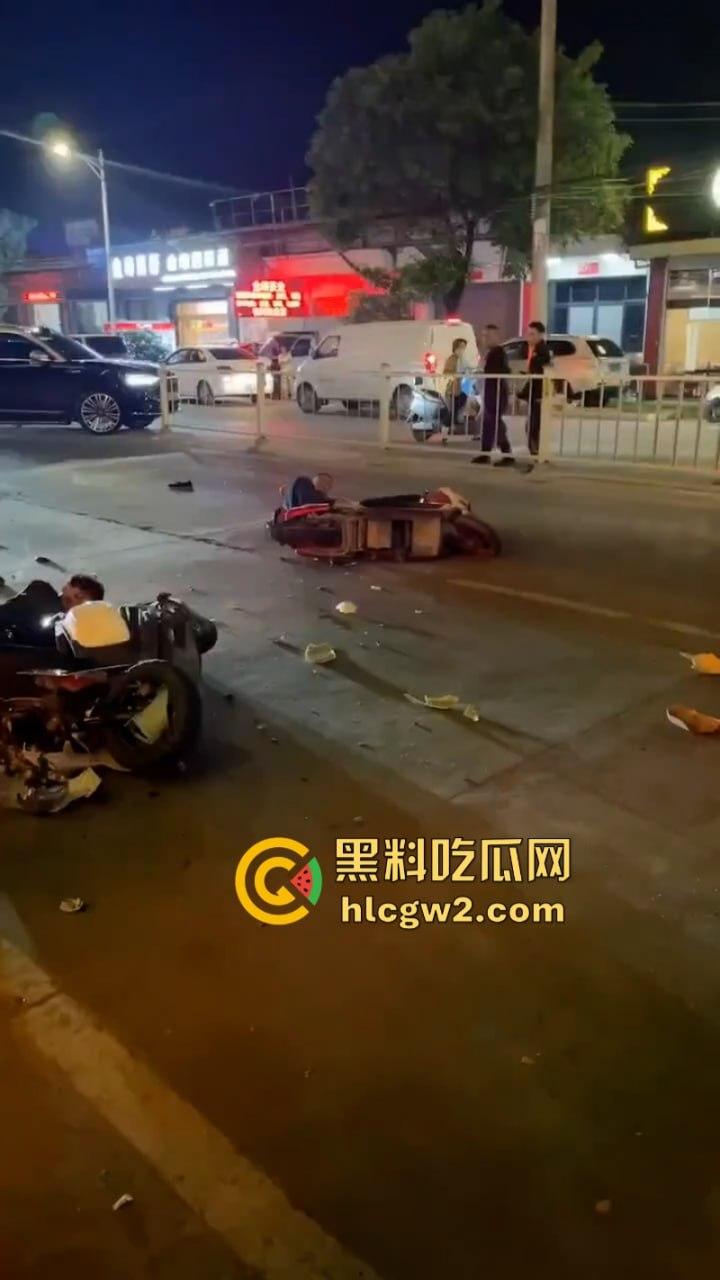 “晕倒前先把微信记录清一下！”潮汕东彩路精神小伙酒后驾摩托车狂飙酿车祸 不顾断腿先拿手机 这是有啥秘密啊？-2