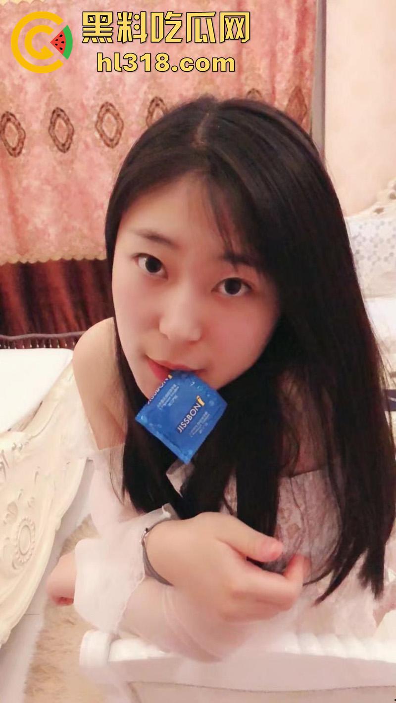 别人老婆操着就是爽！辽宁大连新婚少妇【邵雨慧】，背着老公到处偷情做爱，出轨多人被曝光！-2