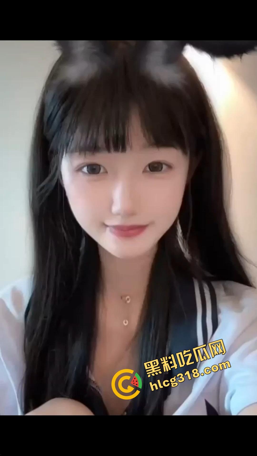 重庆极品外围女『张冉冉』颜值高得像天仙，身材辣到犯规，全国飞来飞去接客，一晚两三单照样嗨翻天！-5