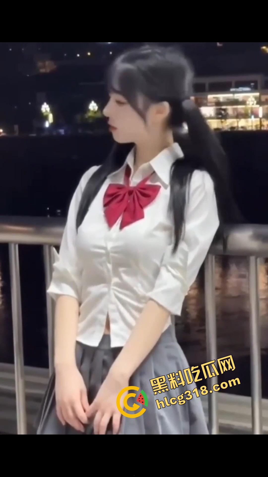 重庆极品外围女『张冉冉』颜值高得像天仙，身材辣到犯规，全国飞来飞去接客，一晚两三单照样嗨翻天！-6