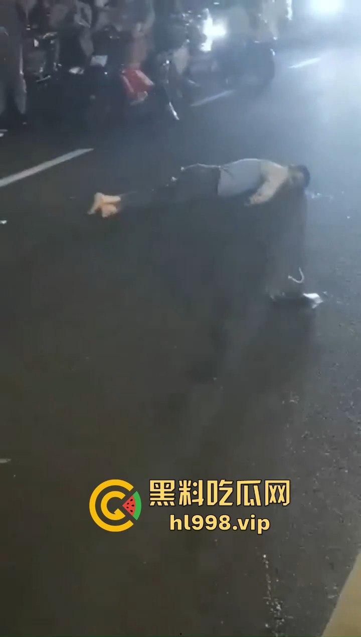 福州惊现比亚迪元怼威马，乘客嘴贱把司机吵崩溃，硬是要带人一起见阎王！-2