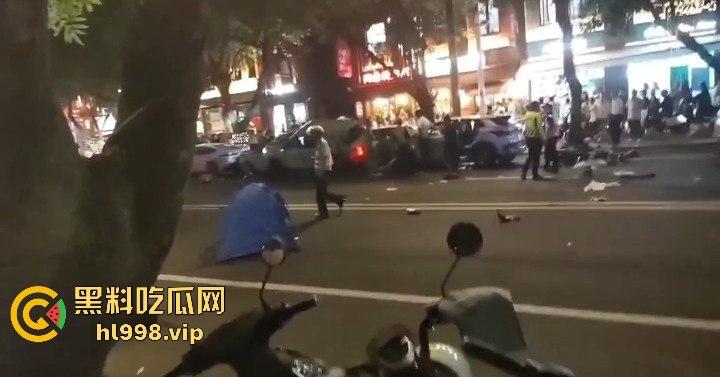 福州惊现比亚迪元怼威马，乘客嘴贱把司机吵崩溃，硬是要带人一起见阎王！-9