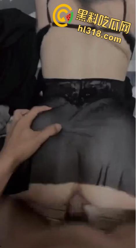 广西桂林理工大学【莫韩秋】，与男友激情啪啪视频曝光，丰满翘臀母狗被后入爆菊花，爽到浪叫连连 !-6