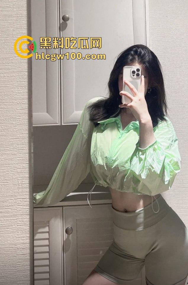 杭州健身教练『Monica』闲鱼大尺度卖二手衣，白花花大奶晃到天花板，不穿内衣拍视频惹圣母举报太可惜！-8