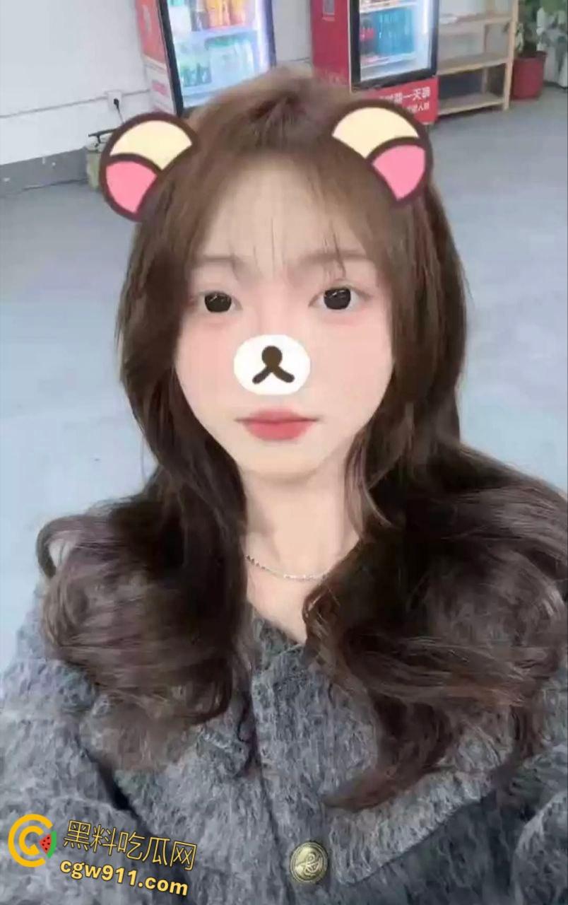 河北衡水职院【马玉婷】，为奢侈包被金主包养调教，可爱JK嫩妹害羞挡脸，露脸口交女上骑乘，后入猛操小母狗！-1